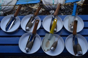 <p>Tools used to dig for amber at the quarry.</p>