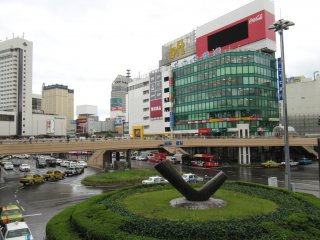 Площадь перед станцией Сендай