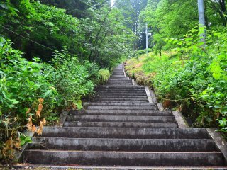 Long steps that lead up to the main entrance of Kumano Shrine. Access is also possible by car.