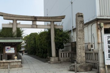 This is the view of the shrine entrance from the main road. The entrance from the side street is a bit more interesting and host to the lion-dogs.