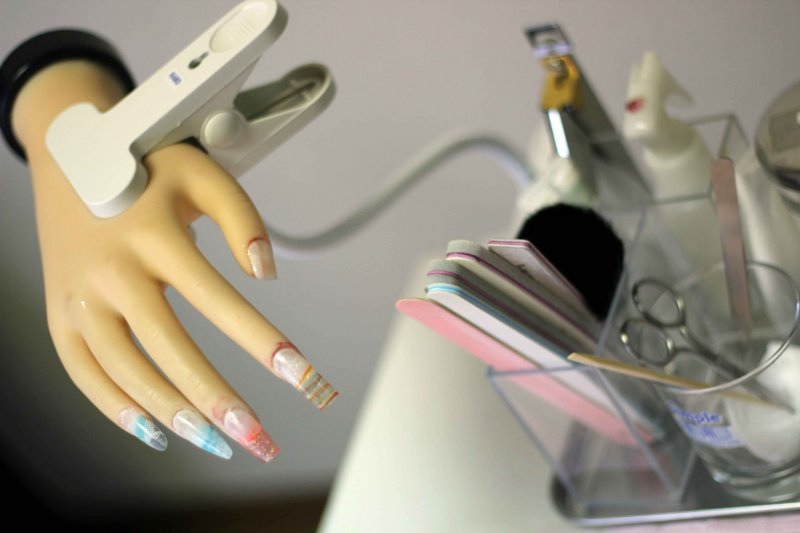Le Vernis Nail School offers nails courses for beginner, intermediate and advanced students with classes following the Japan Nailist Association criteria.