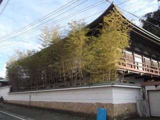 Đại sảnh Taishakudo nhìn từ ngoài phố