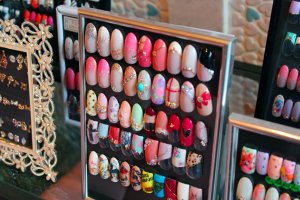 Before you decide what nail art to get, be sure to take a look at the samples for inspiration.