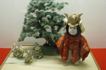 Кукла-персонаж Ёсицунэ