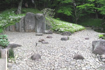 Камни в саду