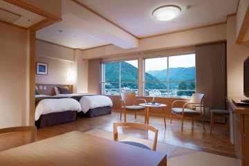 Spacious rooms with both elements of Japanese and western culture.