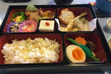 Yamae no Manma's colorful set lunch