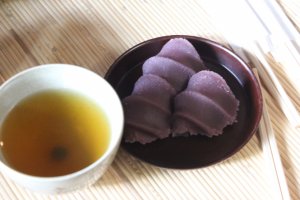 Akafuku with Japanese tea