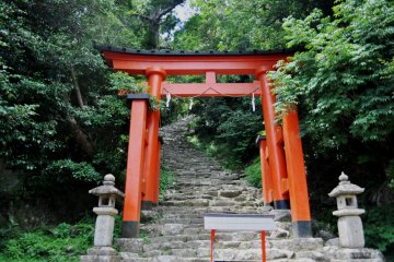 Ascension to Kamikura Shrine