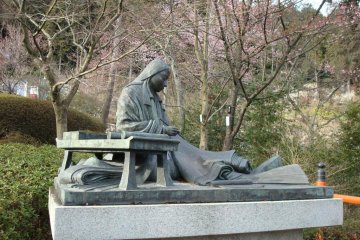 Statue of Murasaki Shikibu