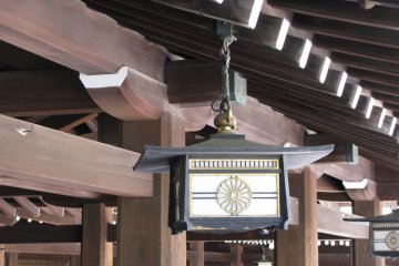 Подвесной фонарь в храме Мейдзи Дзингу, Токио