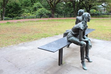 Скульптура в парке Хигаси