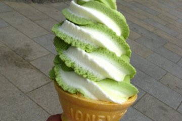Vanilla and green tea soft ice cream