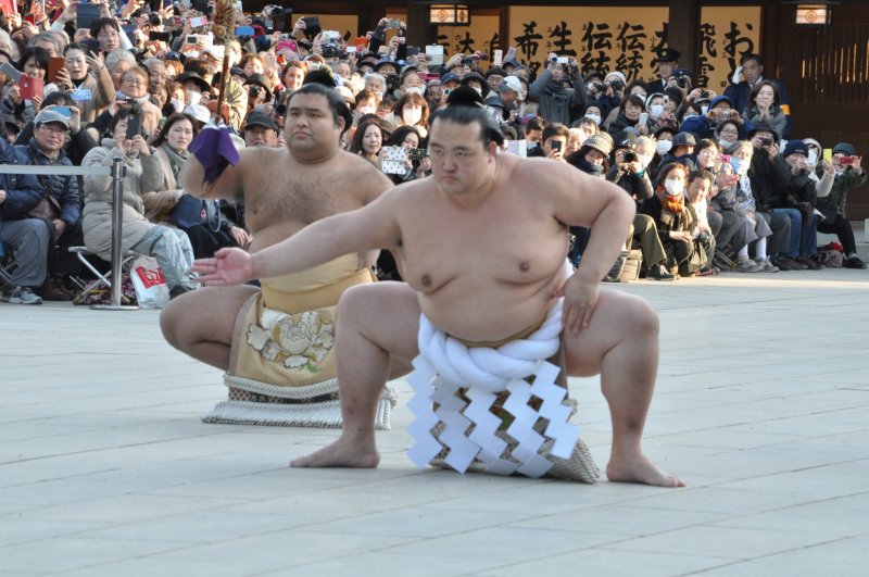 Kisenosato performing a ritual dance in his role as yokozuna 