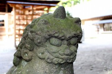 Komainu showing the end with its closed mouth