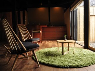 The graceful space of these 'kominka' has been created with stylish furniture, like these chairs which were produced by a well known chair-making company located in Hida-Takayama