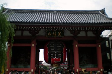 Kaminarimon Gate again