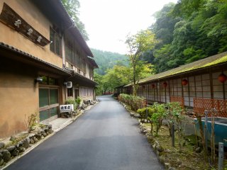 Con đường dẫn đến đền Jingo-ji