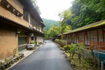 The road leading to Jingo-ji