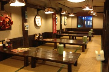 <p>There are many tatami mat tables to choose from</p>
