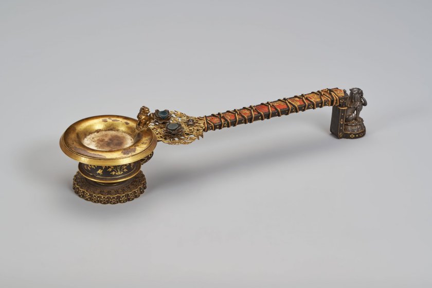 Shitan kinden no egōro (Red sandalwood long-handled incense burner with gold inlay), which will be exhibited at the Nara National Museum