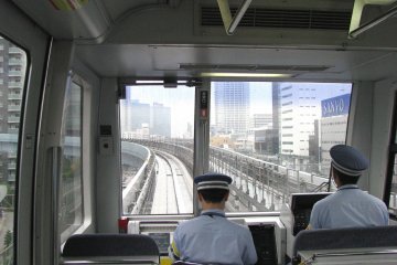 Монорельсовая дорога Юрикамомэ (Yurikamome) в Токио