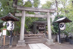 Arakawa City is full of old pre-WWII shrines