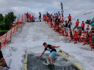 The ski pool challenge was a big attraction with many enthusiastic riders falling victim to the icy cold waters