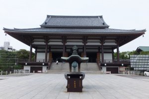 The main hall of Nishiarai Daishi