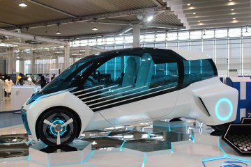 Автомобиль будущего фирмы TOYOTA