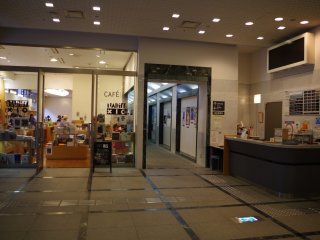 The side entrance gives access to the museum shop and the reception for one of the exhibitions.