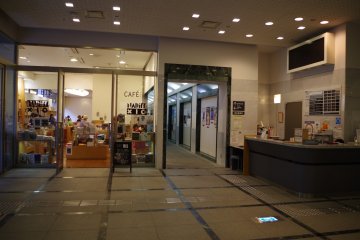 The side entrance gives access to the museum shop and the reception for one of the exhibitions.