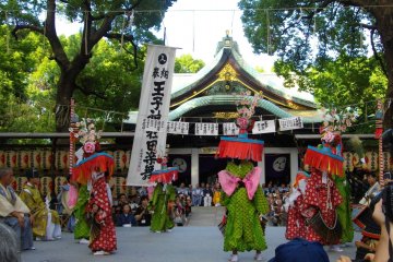 Oji Shrine's famous dengaku dance