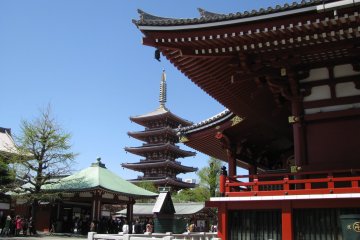 Храм Сэнсо-дзи в районе Асакуса