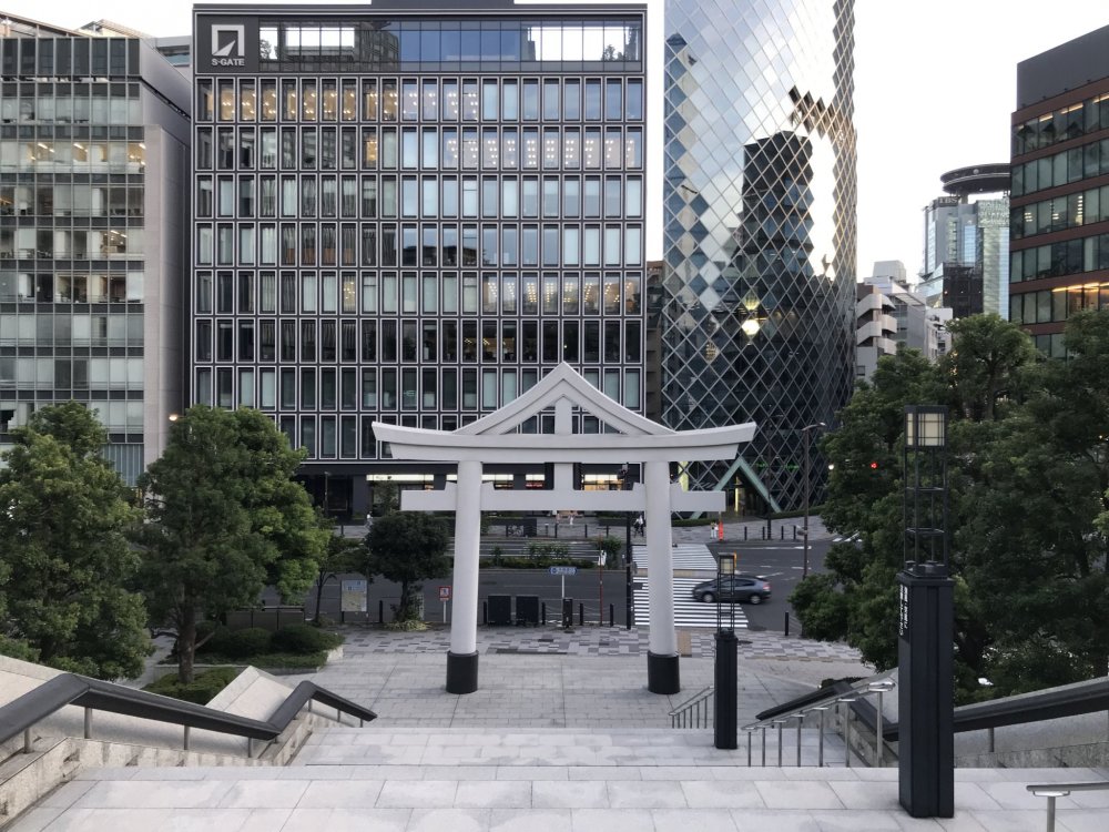 From the entrance of Akasaka's Hie Shrine, looking out towards skyscrapers