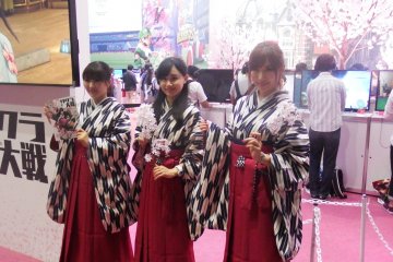 The ladies at the Sakura Wars booth were lovely~