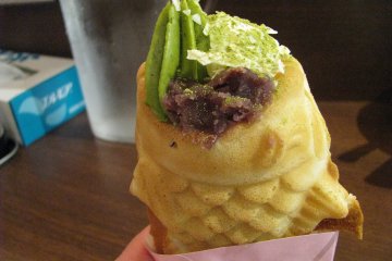 Green tea ice cream mixed with warm taiyaki