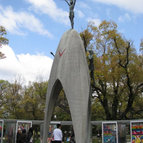 Памятные статуи в Японии