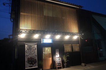 The shop looks like the downtown of Kumamoto Castle