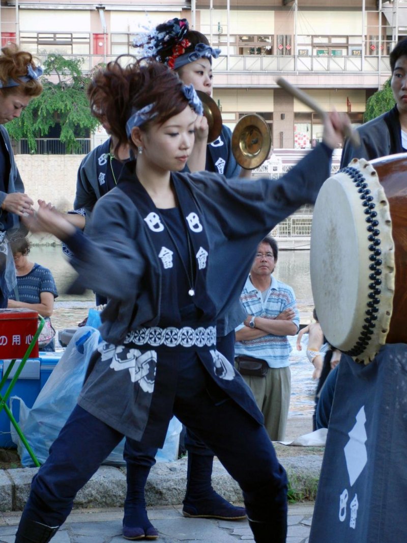 Taiko and cymbals in the streets