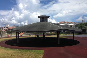 <p>This large pavillion provides a lot of shade for parkgoers and is a central focal point of fesitvals held at the park</p>