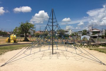 <p>There&#39;s a small assortment of children&#39;s playground equipment in the center of the park; this is an elongated spider web that children love to climb on</p>