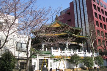 Chinese architecture differs from Japanese in shape