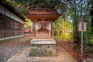 Located towards the back of Akiru Shrine, I stumbled across this other structure which is actually a separate shrine known as Urakata Jinja