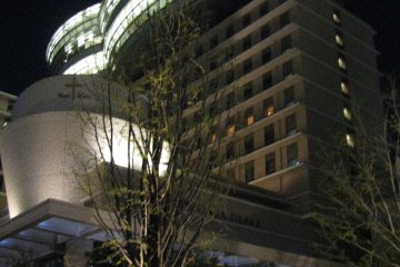 Ночной вид отеля 
