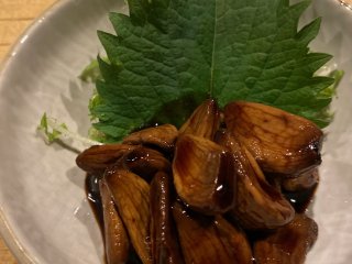 Grilled garlic with soy sauce