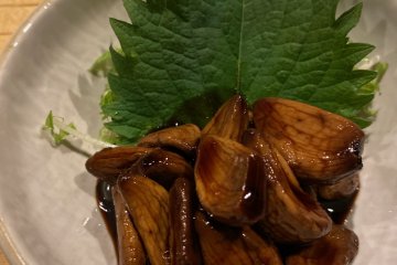 Grilled garlic with soy sauce