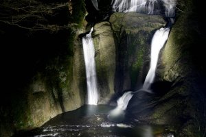 Подсветка водопадов-близнецов