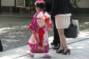 Маленькая девочка в кимоно
