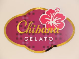 Logo ungu dan bunga sepatu Chibana Gelato mengisyaratkan kalau rasa di sini terinspirasi dari cita rasa lokal